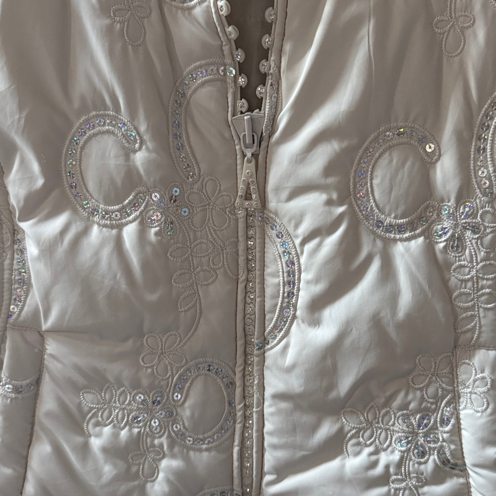 Sequin Embellished Creamy White Quilted Vest - Picture 2 of 14